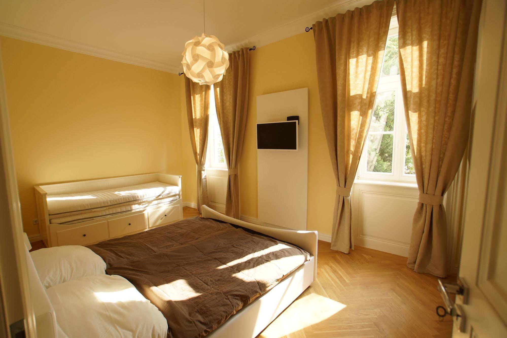 Imperial Apartments Schoenbrunn - Contactless Check-In Viena Exterior foto